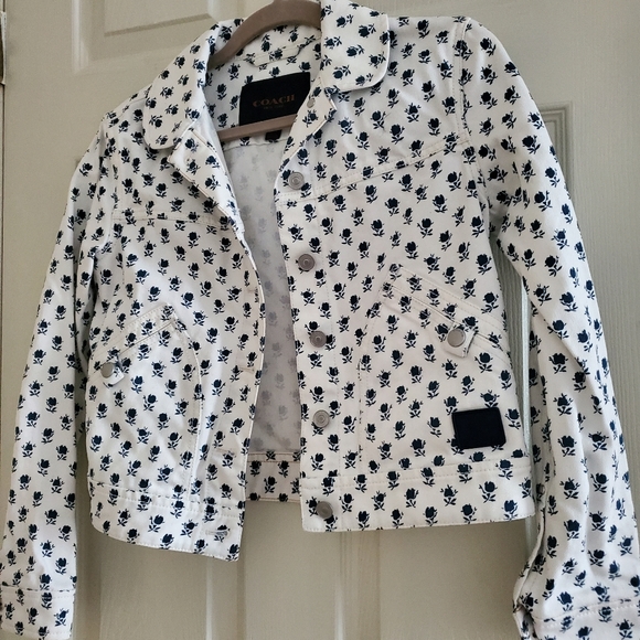 Coach - Picture 4 of 5